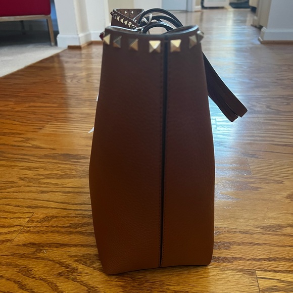 😊SOLD🙂 VALENTINO GARAVANI Saddle Rockstud Vitello Tote Bag - Picture 9 of 12